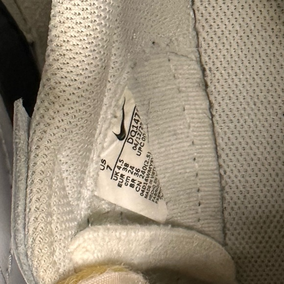 Nike blazers low big swoosh size 7 women’s - Picture 7 of 7